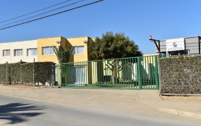 Acceso Principal Centro Recreacional y Cultural "Dr. Enrique Paris" - El Quisco