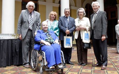 Dr. Edmundo Covarrubias, Prof. Julia Romeo, Vicerrectora Sonia Montecino, Filósofo Humberto Giannini, Filósofa Carla Cordua y Dr. Alfredo Jadresic.