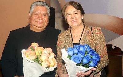   El Tenor José Quilapi y la Decana de la Facultad de Artes Clara Luz Cárdenas.