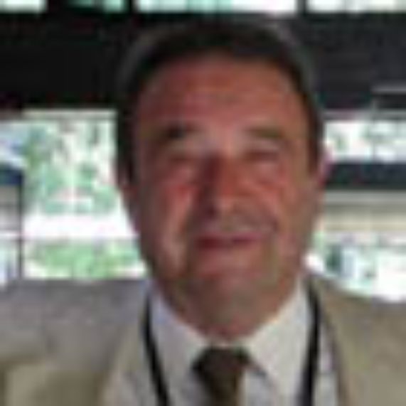 Raimundo Charlín era Profesor Asociado del Departamento de Sanidad Vegetal de la Facultad de Ciencias Agronómicas hasta el año 2008.