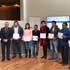 Funcionario de la Estación Experimental Oromo Sr.Ricardo Hernández y Prof. Sra. Claudia Mella, recibiendo sus Diplomas, junto a otros participantes del programa.